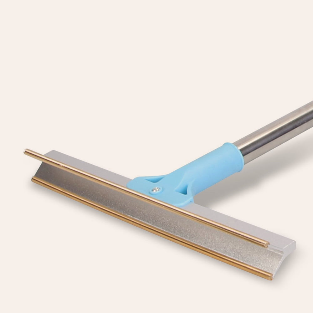 RosyIron pet hair rake close-up of the copper edge and aluminum head that grips fur